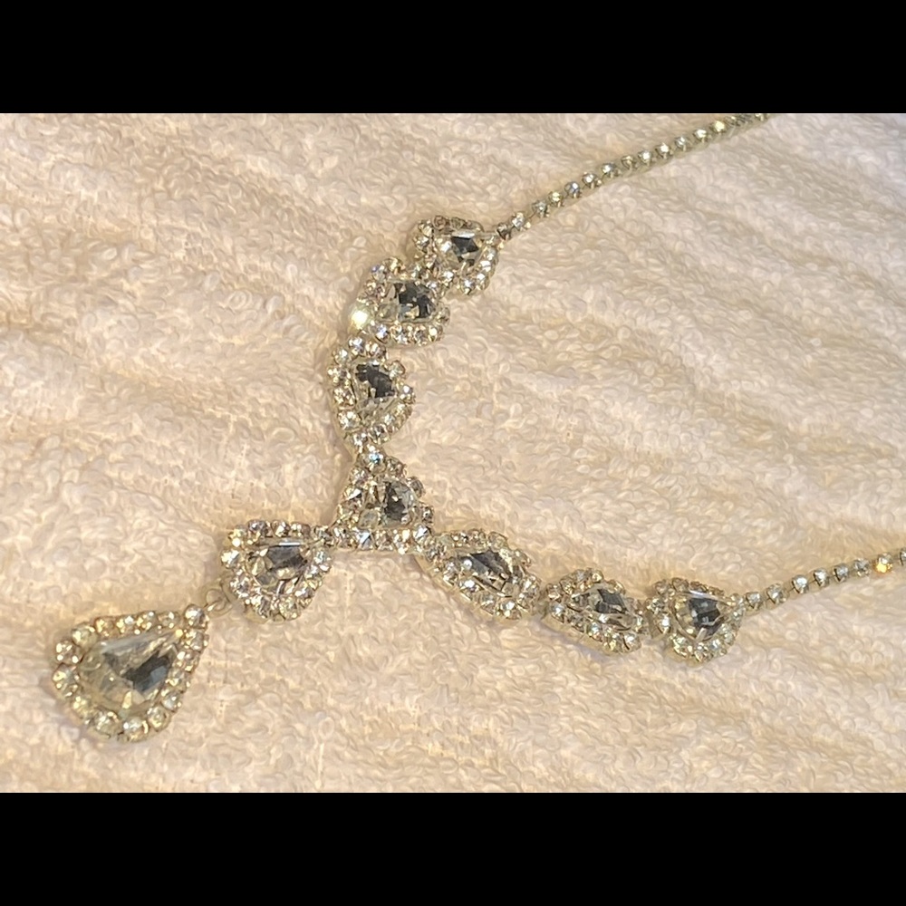 🍀Vintage Crystal Necklace in Amazing Condition